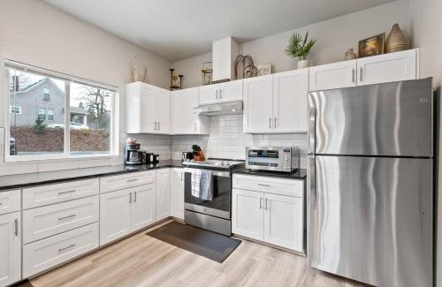 South Perry District Apartment | Full ADA Unit - 2 Bed 2 Bath Unit Near Downtown