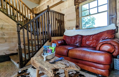 Ramona Cabin | Full Circle Farms Getaways and Retreats - The Lodge
