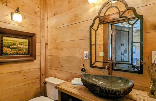 Ramona Cabin | Full Circle Farms Getaways and Retreats - The Lodge