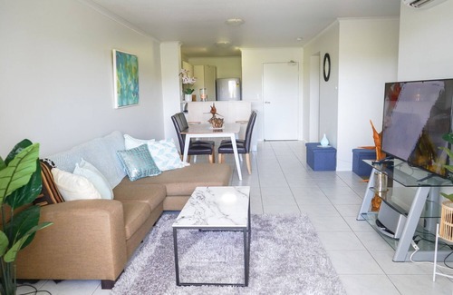 Townsville Apartment | Full contained spacious apartment on river - 2 bed 1 bath