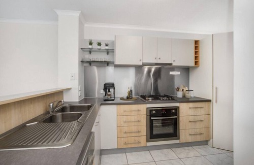 Townsville Apartment | Full contained spacious apartment on river - 2 bed 1 bath