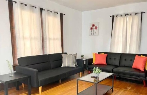 Shelbyville House | Full Duplex for 16 people