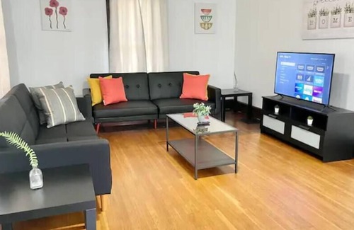Shelbyville House | Full Duplex for 16 people