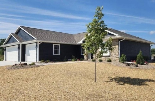Oshkosh House | Full home available for EAA 2025. Minimum 7 day rental.