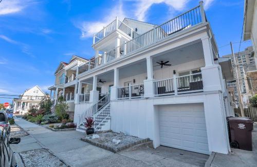 Ventnor City House | Full House Beach Block Sleeps 26 Ocean views