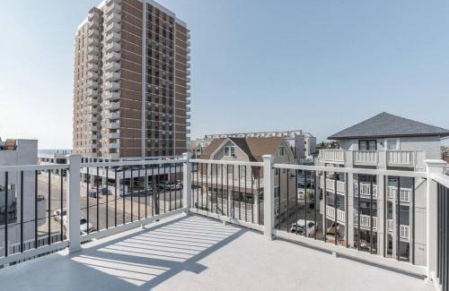 Ventnor City House | Full House Beach Block Sleeps 26 Ocean views