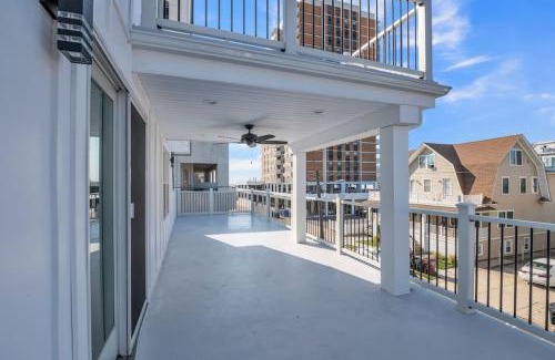 Ventnor City House | Full House Beach Block Sleeps 26 Ocean views