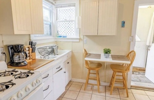 Beach Barber Tract Cottage | Full Kitchen ' Private Yard ' 15 houses from Windansea Beach! Cottage-style home