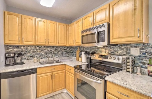 Cape Caneveral Beach Gardens House | Full kitchen|Smart TV|Backyard|A/C-W/D-Parking