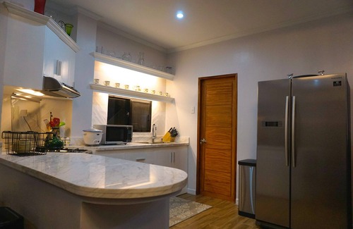 Mactan Export Processing Zone Apartment | Full Kitch★WiFi★Netflix★A/C★Parking & Airport pick-up