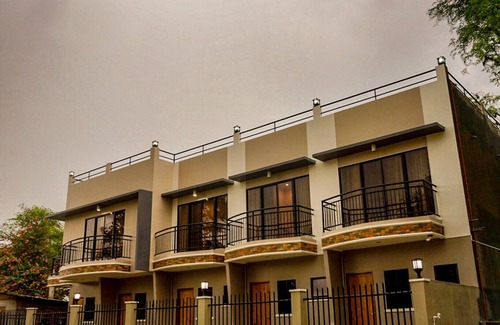 Mactan Export Processing Zone Apartment | Full Kitch★WiFi★Netflix★A/C★Parking & Airport pick-up