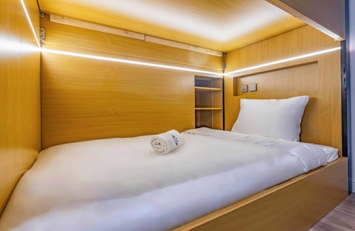 Jumeira 3 Cabin | Full Moon Capsule Beds at Sunset Beach (Mixed)