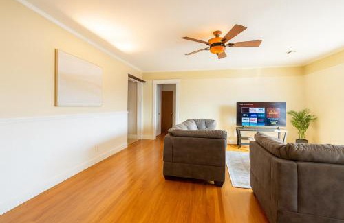 Fullerton House | Fullerton Fairytale Vacation Home - 10 Min Drive to Disneyland