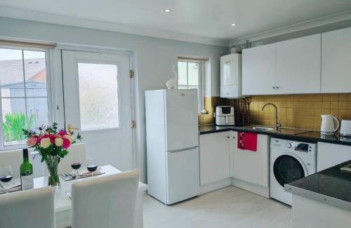 Port Talbot House | Fully accessible bungalow by the Beach