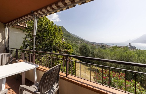 Malcesine Apartment | Fully air conditioned apartment with swimming pool , free WIFI and tennis court