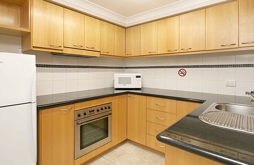 Perth Central Business District Apartment | Fully airconditioned 2 bedroom/1.5 bathroom with pool