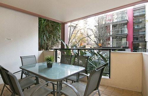 Perth Central Business District Apartment | Fully airconditioned 2 bedroom/1.5 bathroom with pool