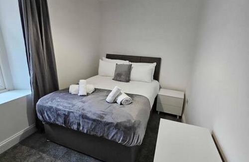 Neath Apartment | Fully Equipped Kitchen, Double room