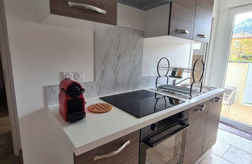 Toulon House | Fully-equipped Type 2 house with swimming pool and outdoor terrace.