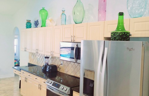 Trafalgar House | Fully equipped with everything you need to relax on your vacation in paradise!