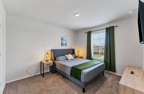 San Antonio House | Fully Fenced yard with Amazing Amentities