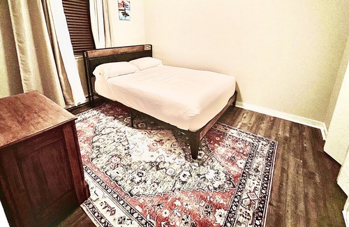 Colonial Heights House | Fully Furnished Duplex Delight Unit A