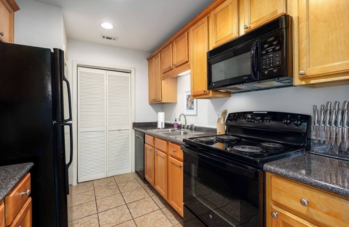 Meadowbrook Condo | Fully Furnished 2BR/2BA Condo off Hwy 280/Free Onsite Parking