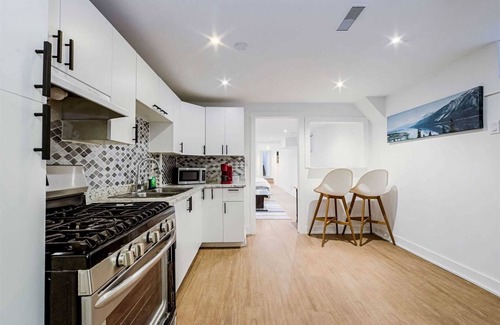 Village at York University House | Fully Furnished Bright and Luxurious Bedroom in North York-7