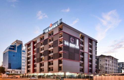 Phra Khanong Nuea House | Fully furnished, City View, Pool, Gym, WiFi