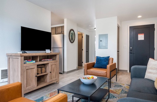 Kalispell Apartment | Fully furnished king suit one bedroom apartment.