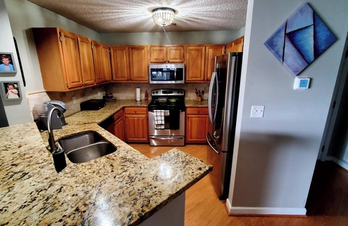 Mount Mourne Condo | FULLY FURNISHED NC getaway condo on Lake Norman
