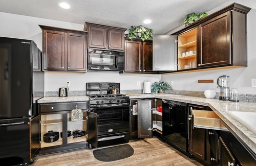 Meridian House | Fully furnished, Short term 3bed/2.5bath