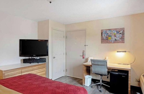 Clinton Apartment | Fully Furnished Studio for Rent