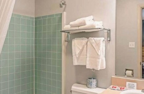 Clinton Apartment | Fully Furnished Studio for Rent