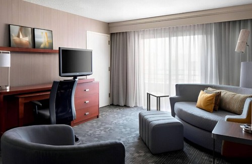 Torrance House | Fully Furnished Suite with Outdoor Patio!