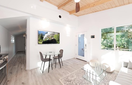 Durango House | Fully Remodeled Cabin with Deck - 10 Minutes to DGO - AC