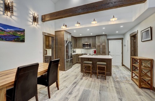 Edwards Condo | Fully Renovated 2 Bedroom in Arrowhead Village! by RedAwning