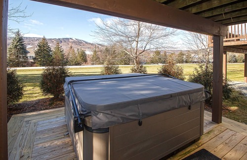 West Dover House | Fully Renovated Condo in Greenspring Community (Mt Snow)