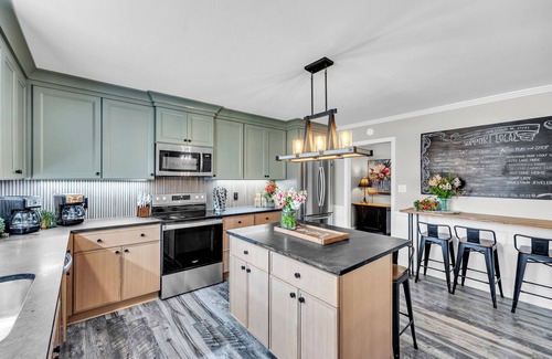 Jamestown House | Fully Renovated Home Near HPU, Furniture Mkt, GSO Aquatic Center & Wyndham