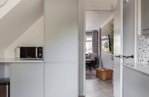 Poole House | FULLY RENOVATED HOUSE WITH HOT TUB and SEA VIEW