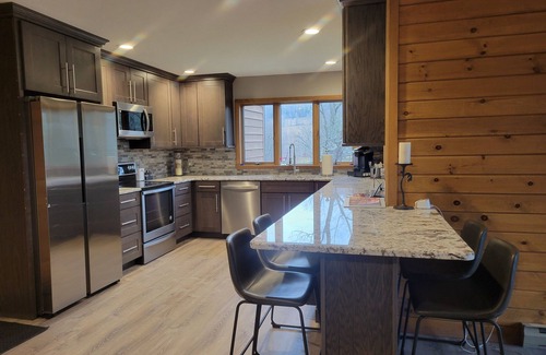 Windham House | Fully Renovated Scenic and Secluded 12 Acre Home close to Windham Mountain