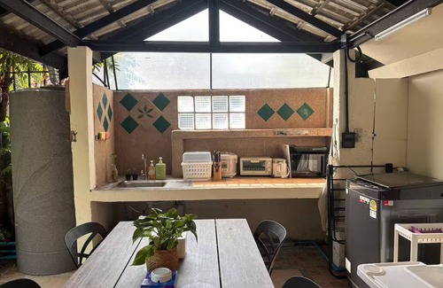 Old City House | Fully Renovated Traditional House in Chiang Mai,2 Bedrooms,AC & WiFi,Backyard