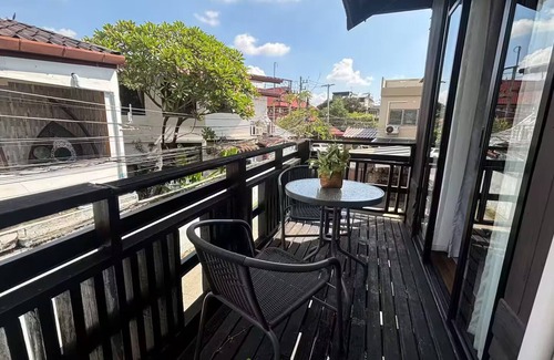 Old City House | Fully Renovated Traditional House in Chiang Mai,2 Bedrooms,AC & WiFi,Backyard