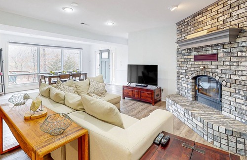 Sylvan Shores Apartment | Fully renovated lakefront apt. with lake access, paddleboards & W/D