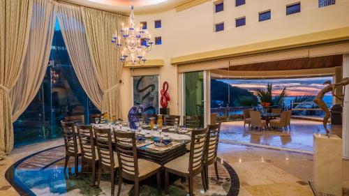 Boca de Tomatlan Villa | Fully Staffed, Beach frontage Luxury Villa