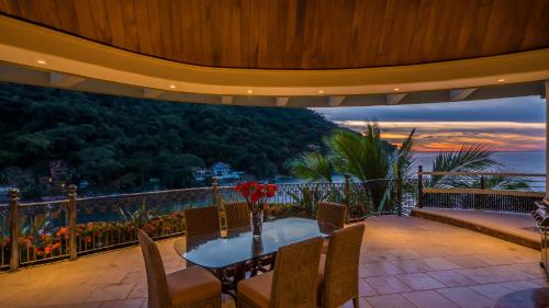 Boca de Tomatlan Villa | Fully Staffed, Beach frontage Luxury Villa