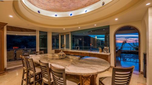 Boca de Tomatlan Villa | Fully Staffed, Beach frontage Luxury Villa