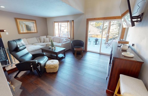 Willowbrook Meadows House | Fully Updated! Pet Friendly, Sauna, Garage. Near Fishing, Parks, Trails