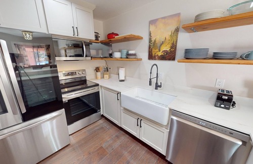 Willowbrook Meadows House | Fully Updated! Pet Friendly, Sauna, Garage. Near Fishing, Parks, Trails