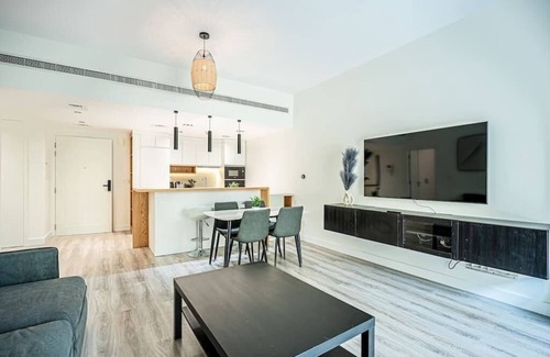 The Greens Apartment | Fully Upgraded | Large Terrace | Extra Sofa Bed